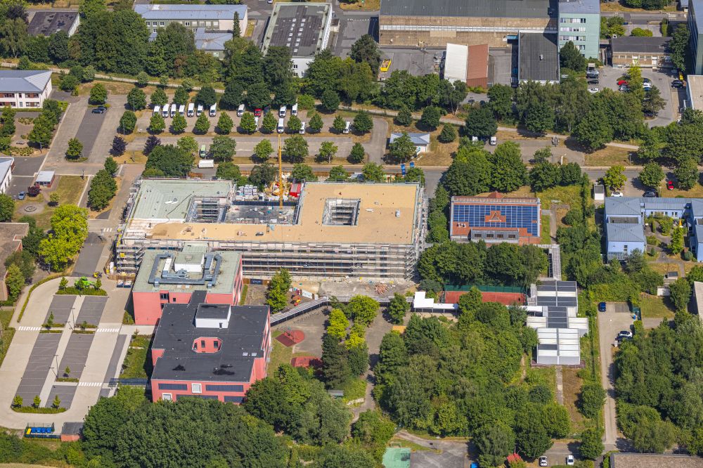 Dortmund aus der Vogelperspektive: Umbau und Modernisierung des Schulgebäudes in Dortmund im Bundesland Nordrhein-Westfalen, Deutschland