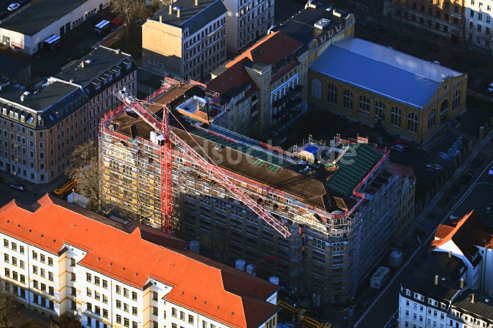 Leipzig von oben - Umbau und Modernisierung des Schulgebäudes Schraderhaus in Leipzig im Bundesland Sachsen, Deutschland
