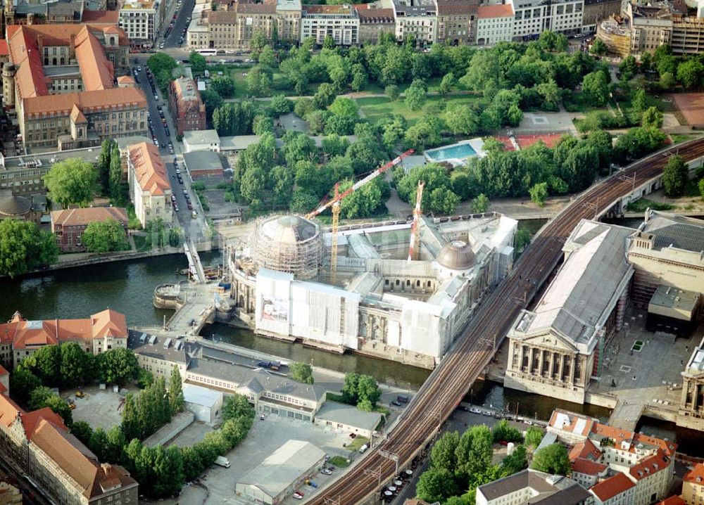 Luftbild Berlin - Mitte - Umbau und Rekonstruktion der Berliner Museumsinsel in Berlin - Mitte.