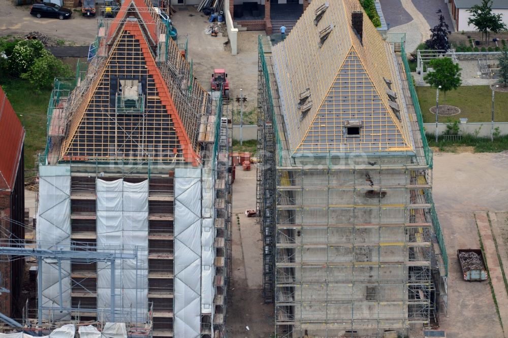 Wittenberge von oben - Umbau und Sanierung des Gebäudes der Alte Wittenberger Ölmühle im Hafen in Wittenberge im Bundesland Brandenburg