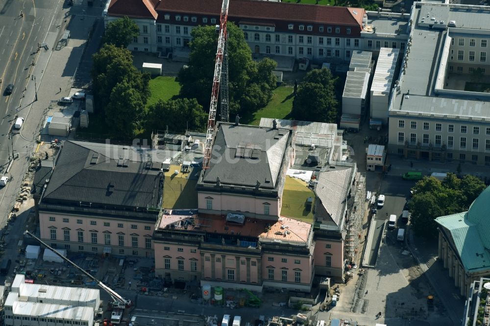 Luftbild Berlin - Umbau und Sanierung des Gebäudes der Staatsoper Unter den Linden in Berlin Mitte am Bebelplatz
