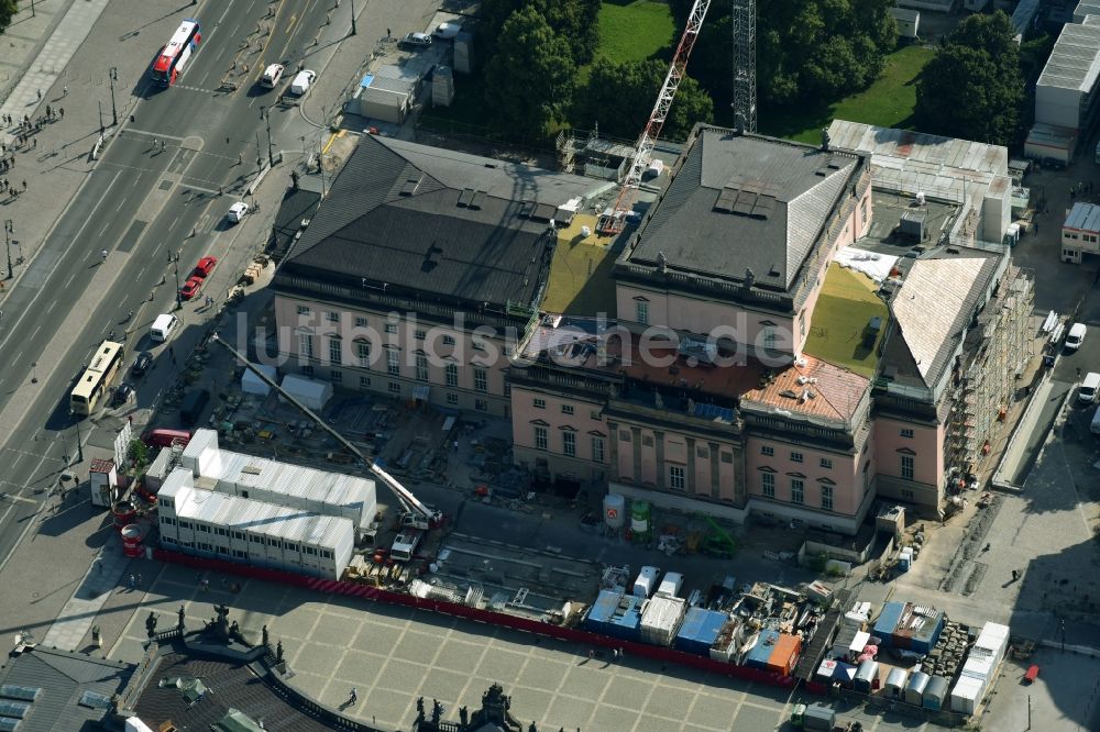 Luftaufnahme Berlin - Umbau und Sanierung des Gebäudes der Staatsoper Unter den Linden in Berlin Mitte am Bebelplatz