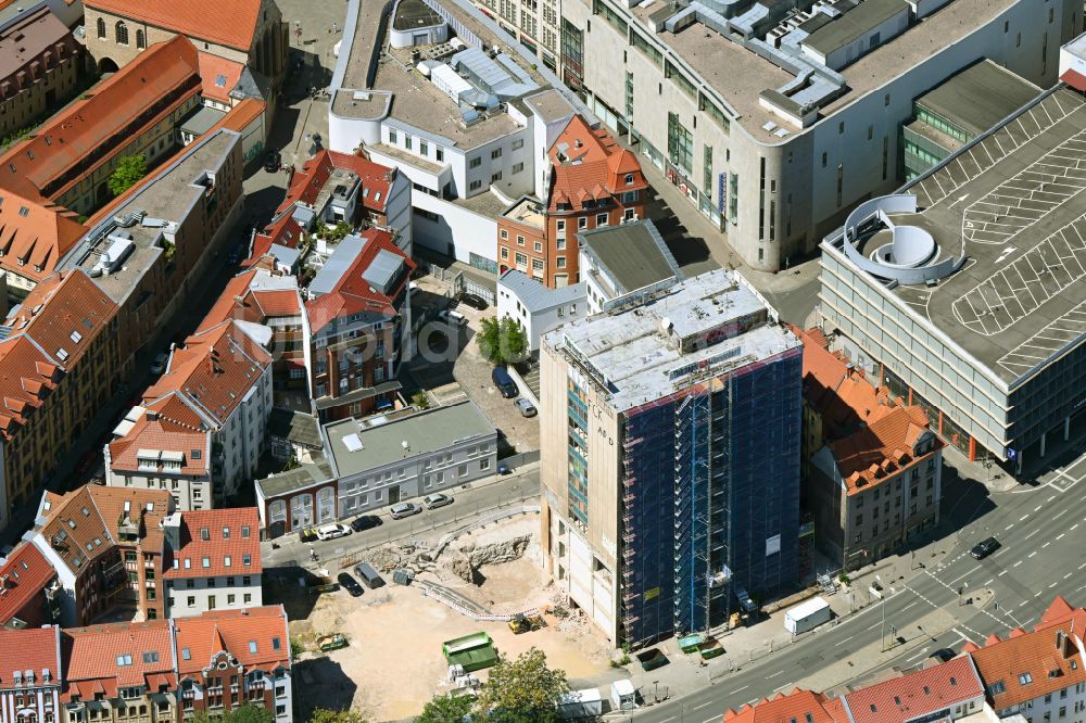 Erfurt aus der Vogelperspektive: Umbau und Sanierung des Hochhaus- Gebäude CHRONICLE -TA-Hochhaus - Chance 4 in Erfurt im Bundesland Thüringen, Deutschland