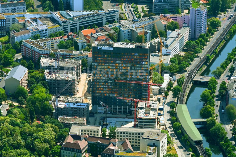 Berlin von oben - Umbau und Sanierung des Hochhaus- Gebäude auf dem Postscheckamt-Areal im Ortsteil Kreuzberg in Berlin, Deutschland