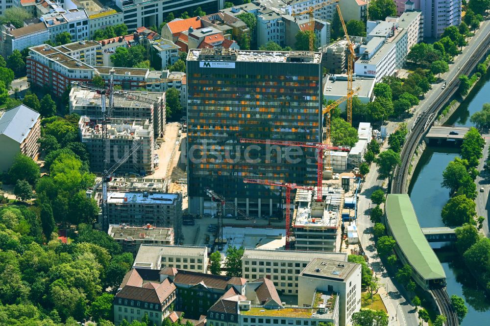 Berlin aus der Vogelperspektive: Umbau und Sanierung des Hochhaus- Gebäude auf dem Postscheckamt-Areal im Ortsteil Kreuzberg in Berlin, Deutschland
