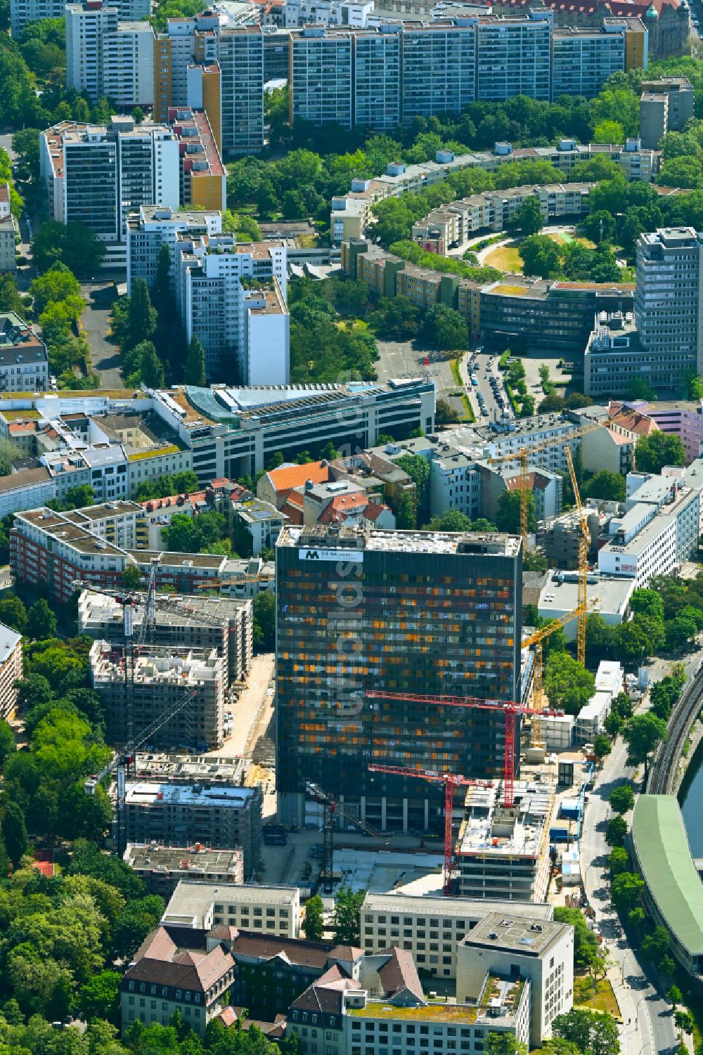 Luftbild Berlin - Umbau und Sanierung des Hochhaus- Gebäude auf dem Postscheckamt-Areal im Ortsteil Kreuzberg in Berlin, Deutschland