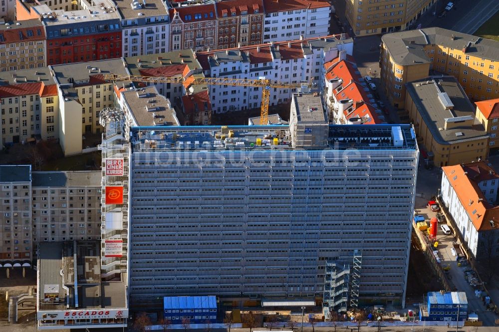 Luftbild Berlin - Umbau und Sanierung des Hochhaus- Gebäude Pressehaus am Alexanderplatz in Mitte in Berlin, Deutschland