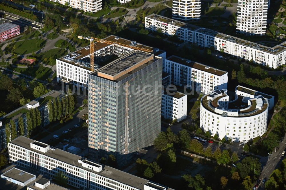 Luftbild München - Umbau und Sanierung des Siemens- Hochhaus im Ortsteil Obersendling in München im Bundesland Bayern, Deutschland