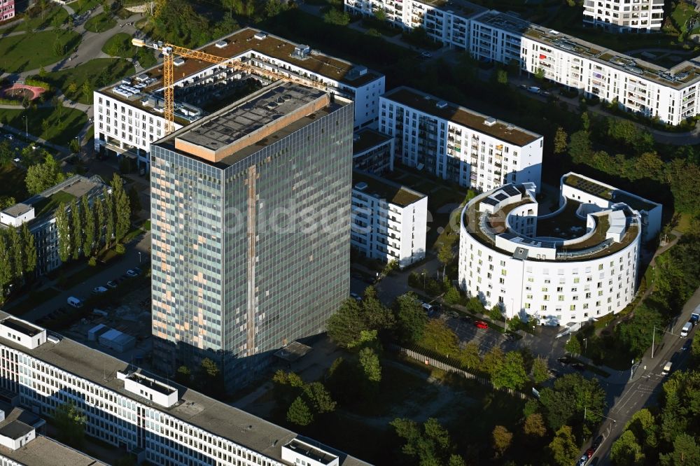 Luftaufnahme München - Umbau und Sanierung des Siemens- Hochhaus im Ortsteil Obersendling in München im Bundesland Bayern, Deutschland