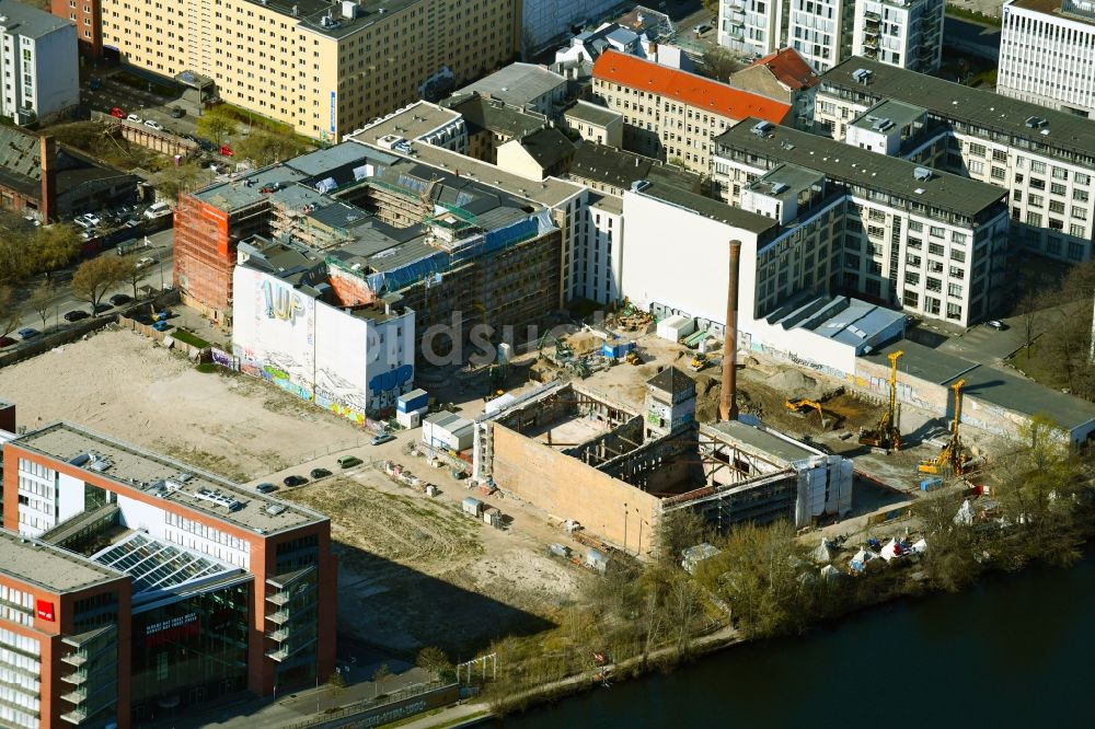 Luftbild Berlin - Umbau und Sanierung des Werksgelände der alten Fabrik Die Berliner Eisfabrik im Ortsteil Mitte in Berlin, Deutschland