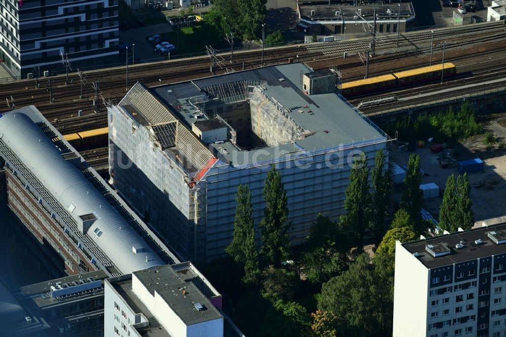 Luftbild Berlin - Umbau und Sanierung des Werksgelände der alten Fabrik auf dem Julius Pintsch - Gelände im Ortsteil Friedrichshain in Berlin, Deutschland