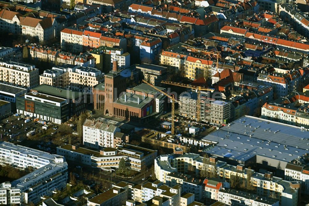 Berlin von oben - Umbau und Sanierung des Werksgelände der Fassladehalle der ehemaligen Kindl-Brauerei Neukölln in Berlin, Deutschland