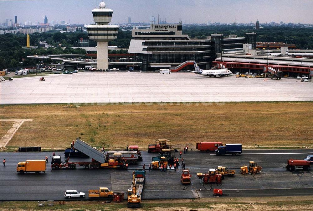 Berlin-Tegel von oben - Umbau der SLB am Flughafen Tegel in Berlin.