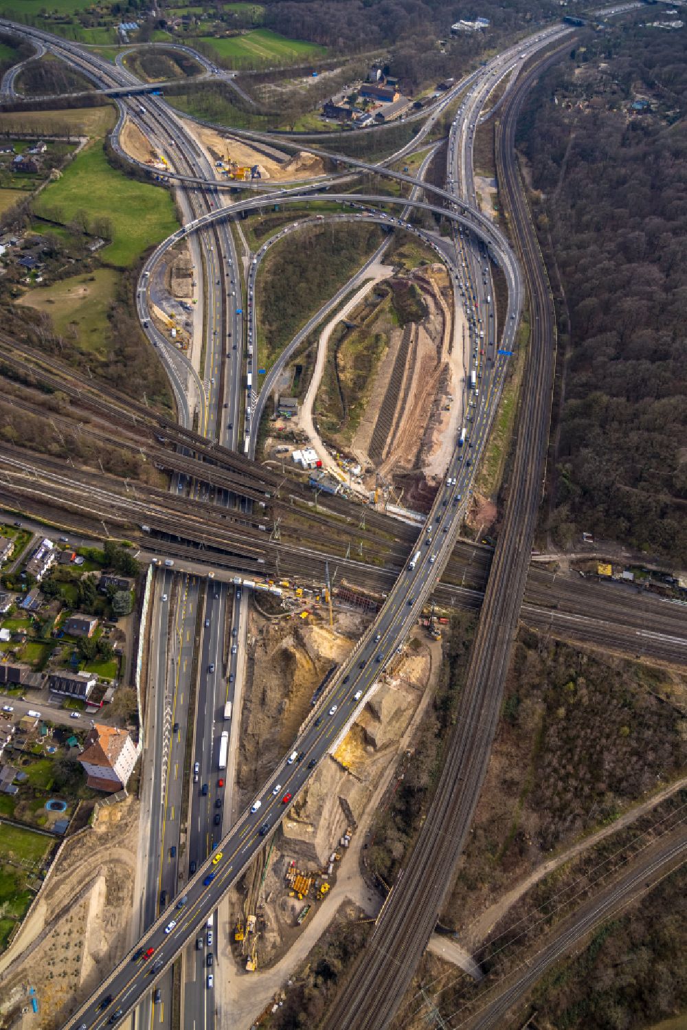 Duisburg aus der Vogelperspektive: Umbau uns Sanierung Autobahnkreuz Kaiserberg in Duisburg im Bundesland Nordrhein-Westfalen