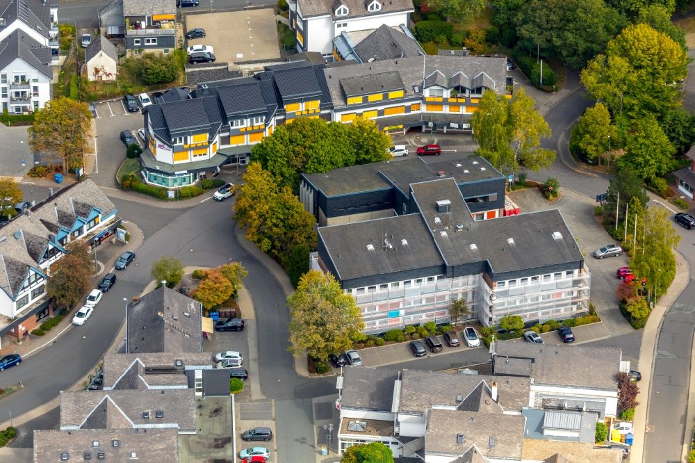 Luftaufnahme Wilnsdorf - Umbauarbeiten am Gebäude der Stadtverwaltung - Rathaus in Wilnsdorf im Bundesland Nordrhein-Westfalen, Deutschland