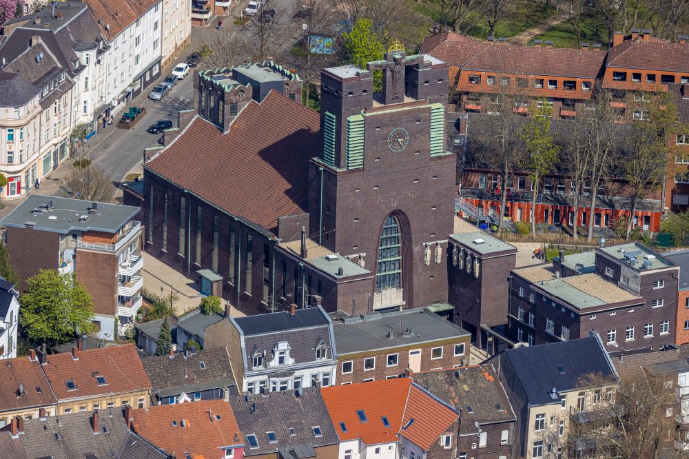Luftbild Gelsenkirchen - Umbauarbeiten am Kirchengebäude Heilig-Kreuz-Kirche in Gelsenkirchen im Bundesland Nordrhein-Westfalen, Deutschland