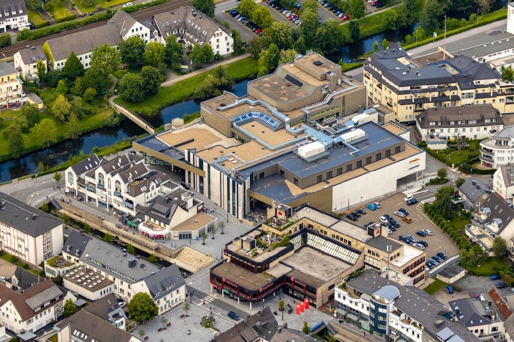 Luftaufnahme Meschede - Umgebautes Einkaufszentrum am Winziger Platz in Meschede im Bundesland Nordrhein-Westfalen, Deutschland