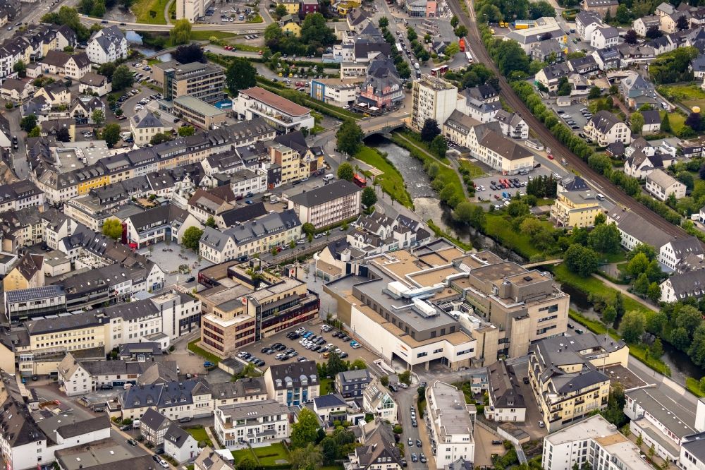 Luftbild Meschede - Umgebautes Einkaufszentrum am Winziger Platz in Meschede im Bundesland Nordrhein-Westfalen, Deutschland