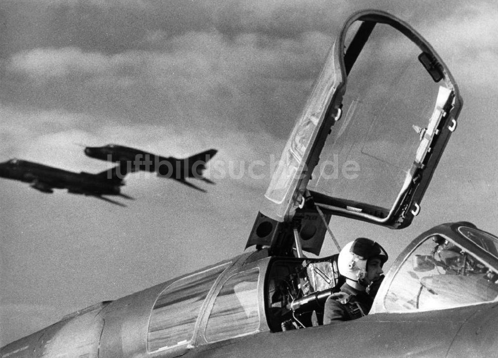 LAAGE aus der Vogelperspektive: Umschulung von NVA-Piloten auf den sowjetischen Jagdbomber SU-22 Luftstreitkräfte der Nationalen Volksarmee
