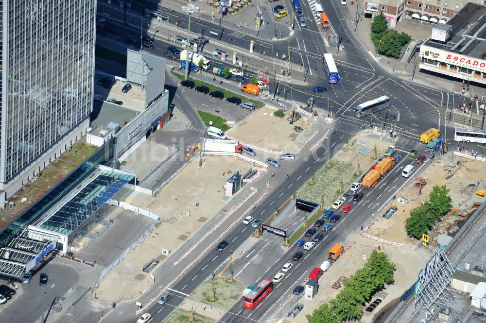 Berlin Mitte von oben - Unterirdischer Parkhausneubau am Alex in Berlin- Mitte
