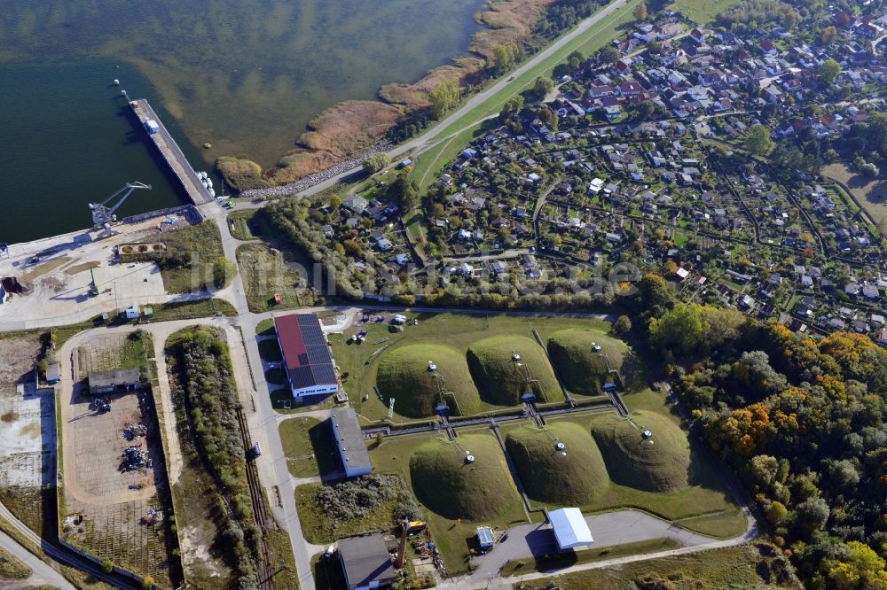 Luftbild Greifswald - Unterirdisches Weser-Petrol Seehafen-Tanklagerfür Mineralölprodukte und Biokraftstoffe in Ladebow im Hafen Ladebow im Ortsteil Ladebow in Greifswald im Bundesland Mecklenburg-Vorpommern