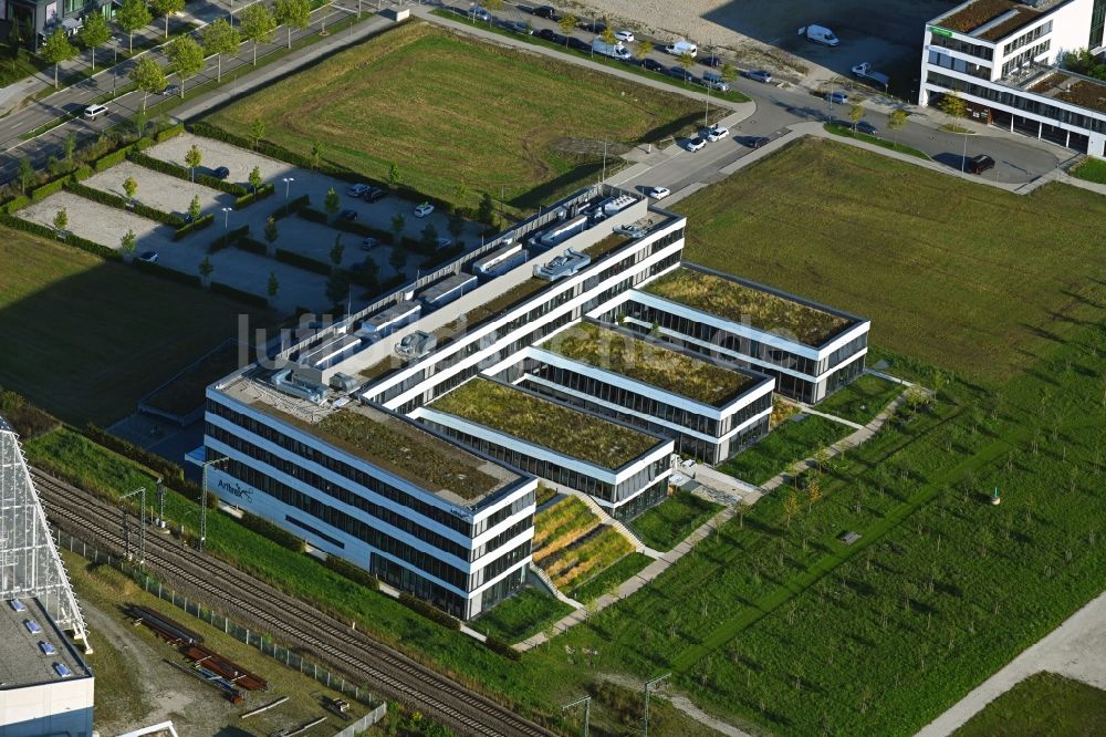 München von oben - Unternehmen- Verwaltungsgebäude der Arthrex GmbH in München im Bundesland Bayern, Deutschland
