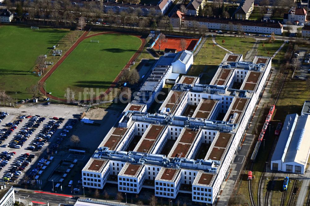 München aus der Vogelperspektive: Unternehmen- Verwaltungsgebäude BMW Group Campus in München im Bundesland Bayern, Deutschland