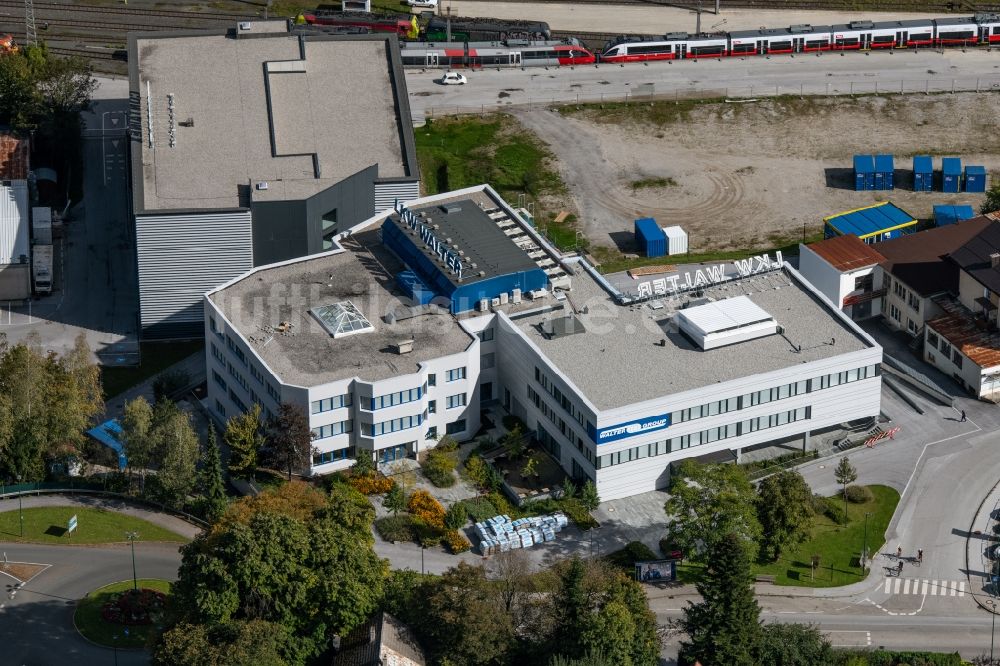 Kufstein von oben - Unternehmen- Verwaltungsgebäude LKW WALTER Internationale Transportorganisation AG in Kufstein in Tirol, Österreich