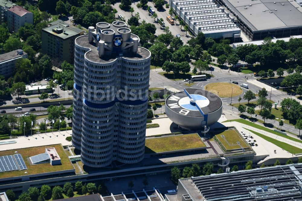 Luftaufnahme München - Unternehmen- Verwaltungsgebäude Vierzylinder der BMW AG in München im Bundesland Bayern, Deutschland
