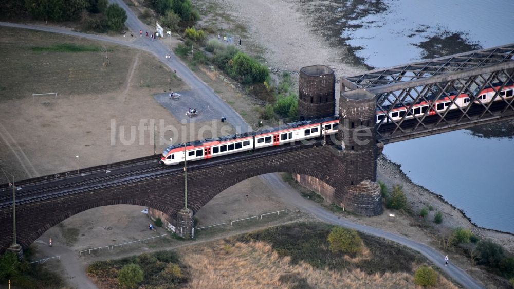 Luftaufnahme Urmitz - Urmitzer Eisenbahnbrücke über den Rhein im Bundesland Rheinland-Pfalz, Deutschland