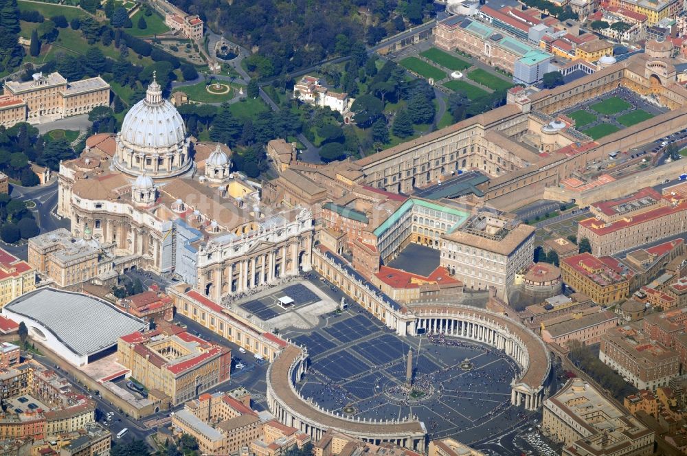 Luftbild Rom - Vatikan im Staat Vatikanstadt mit dem Petersplatz - einer Enklave in Rom in Italien