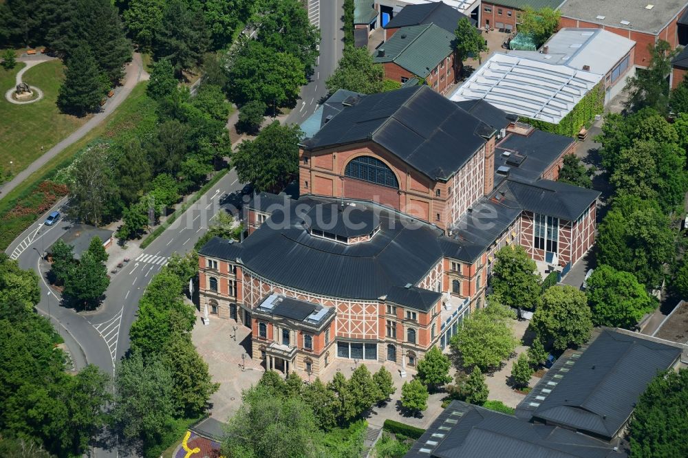 Bayreuth von oben - Veranstaltungshalle Bayreuther Festspielhaus in Bayreuth im Bundesland Bayern, Deutschland