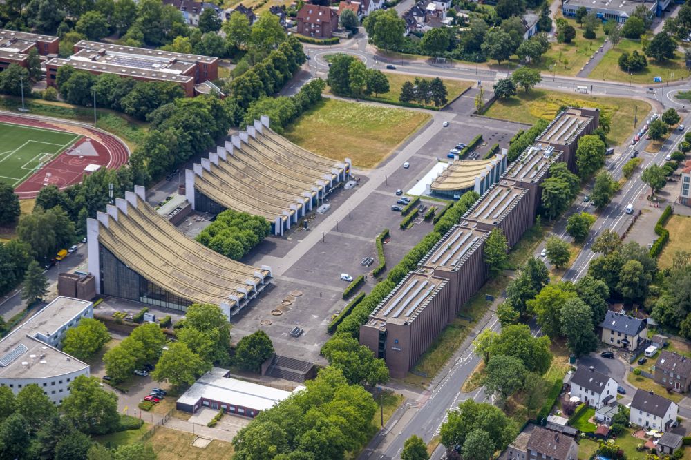 Castrop-Rauxel von oben - Veranstaltungshalle der Europahalle, Stadthalle und das Theater in Castrop-Rauxel im Bundesland Nordrhein-Westfalen, Deutschland