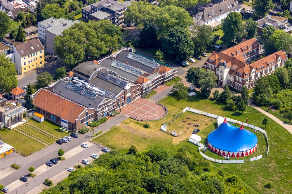 Luftaufnahme Herne - Veranstaltungshalle Flottmann-Hallen mit Zirkuszelt an der Straße des Bohrhammers in Herne im Bundesland Nordrhein-Westfalen, Deutschland