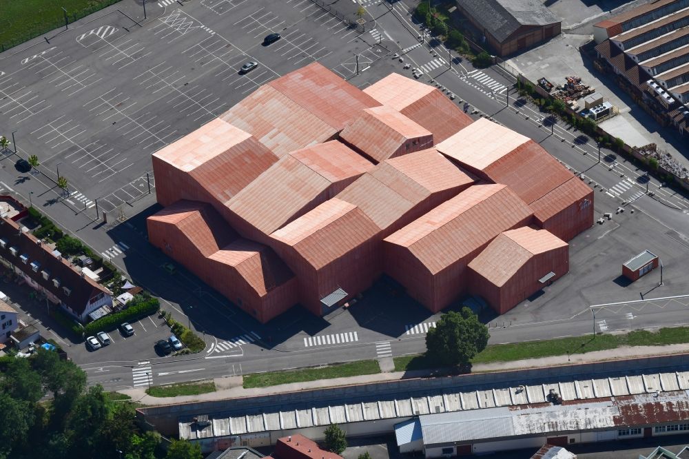 Luftaufnahme Saint-Louis - Veranstaltungshalle FORUM am Place du Forum in Saint-Louis in Grand Est, Frankreich