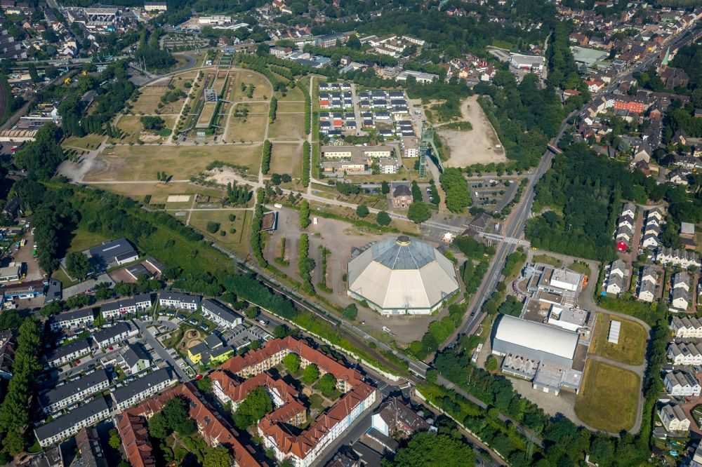 Oberhausen von oben - Veranstaltungshalle Garten Dom GmbH im Olga Park in Oberhausen im Bundesland Nordrhein-Westfalen, Deutschland