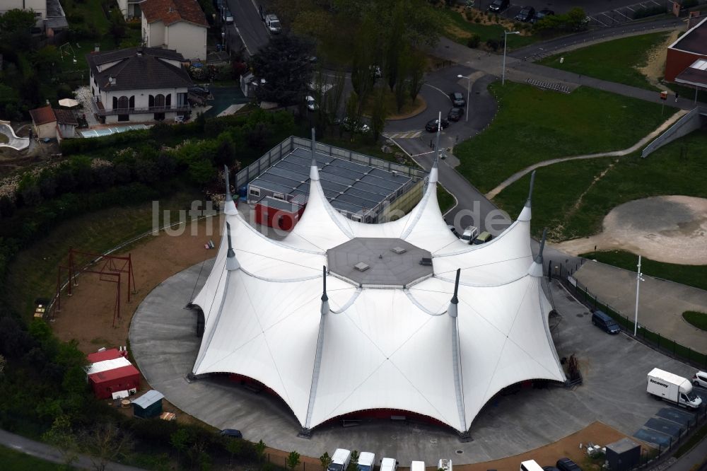 Luftaufnahme Toulouse - Veranstaltungshalle Lido- Zelt an der Rue de Gaillac in Toulouse in Languedoc-Roussillon Midi-Pyrenees, Frankreich