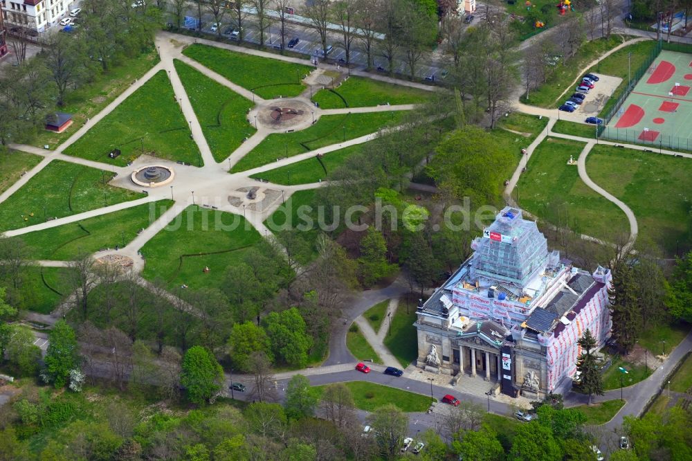 Luftbild Zgorzelec - Veranstaltungshalle und Ruhmeshalle Oberlausitzer Gedenkhalle im Park Andreja Blachanca in Zgorzelec in Dolnoslaskie, Polen