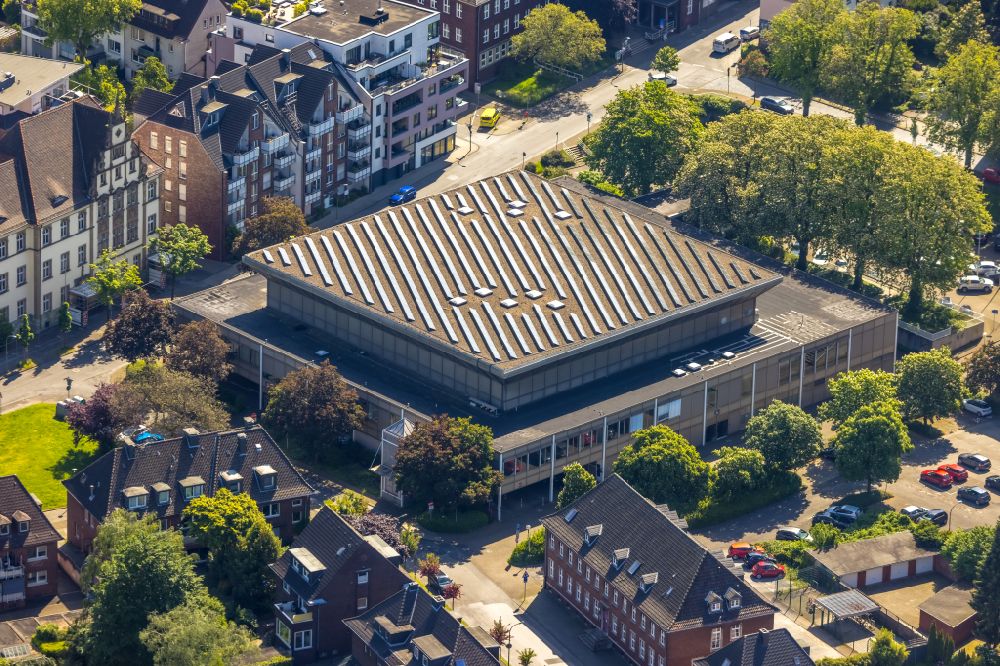 Bottrop von oben - Veranstaltungshalle Saalbau mit Sanierungs- Baustelle in Bottrop im Bundesland Nordrhein-Westfalen