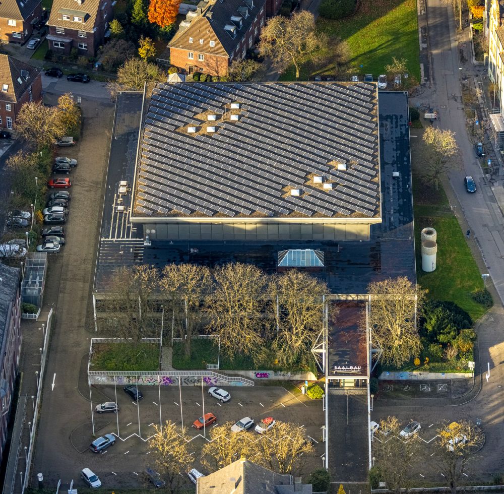 Luftbild Bottrop - Veranstaltungshalle Saalbau mit Sanierungs- Baustelle in Bottrop im Bundesland Nordrhein-Westfalen