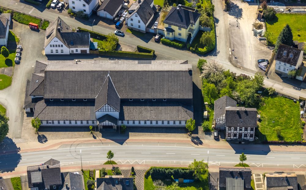 Velmede aus der Vogelperspektive: Veranstaltungshalle und Schützenhalle in Velmede im Bundesland Nordrhein-Westfalen, Deutschland
