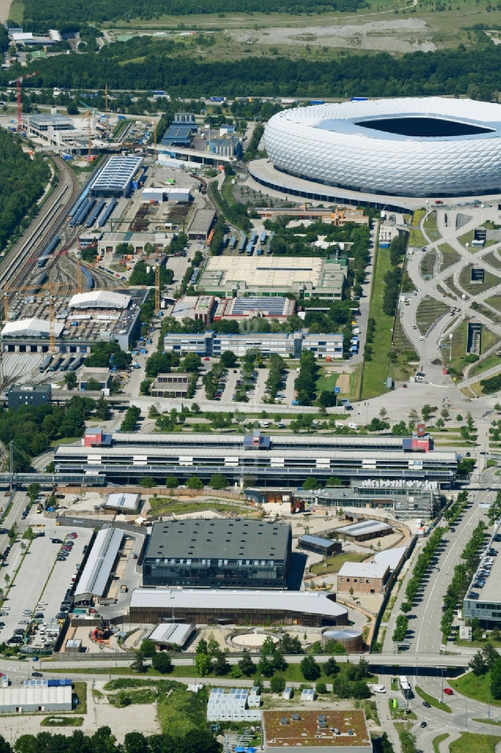 Luftbild München - Veranstaltungshalle SHOWPALAST MÜNCHEN im CAVALLUNA PARK in München im Bundesland Bayern, Deutschland