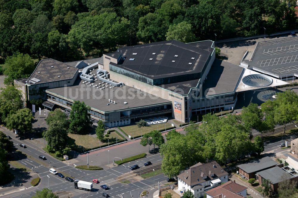 Braunschweig von oben - Veranstaltungshalle Stadthalle in Braunschweig im Bundesland Niedersachsen, Deutschland