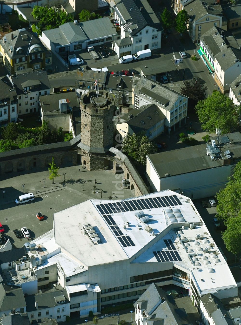 Luftaufnahme Lahnstein - Veranstaltungshalle Stadthalle Lahnstein am Salhofplatz in Lahnstein im Bundesland Rheinland-Pfalz, Deutschland