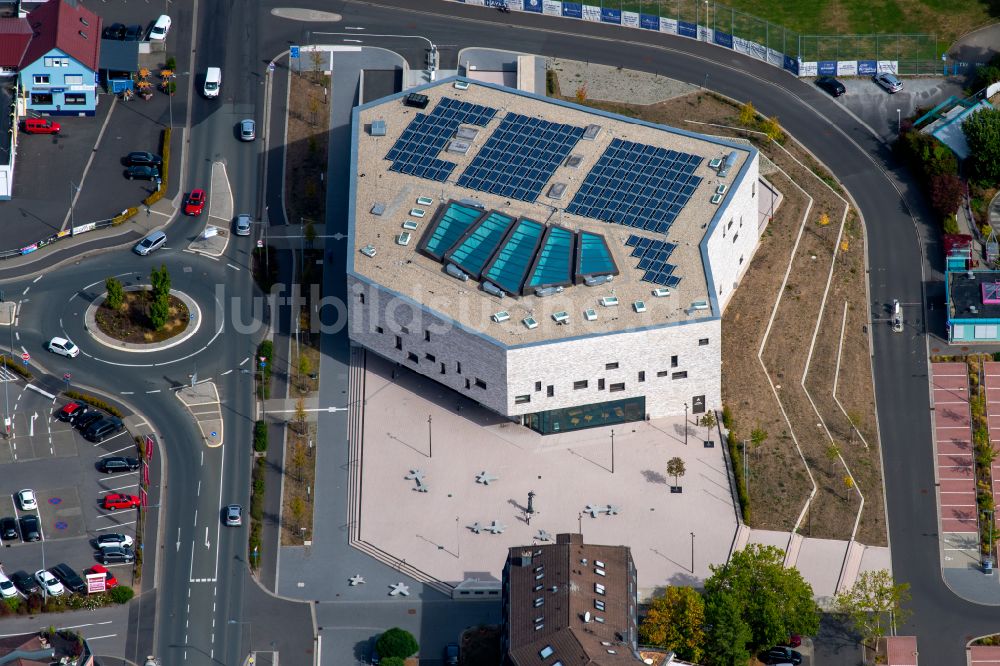 Lohr am Main aus der Vogelperspektive: Veranstaltungshalle Stadthalle in Lohr am Main im Bundesland Bayern, Deutschland