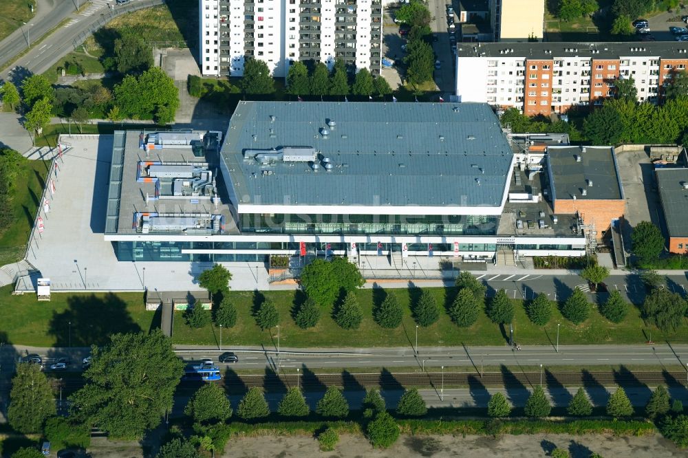 Luftaufnahme Rostock - Veranstaltungshalle StadtHalle Rostock in Rostock im Bundesland Mecklenburg-Vorpommern, Deutschland