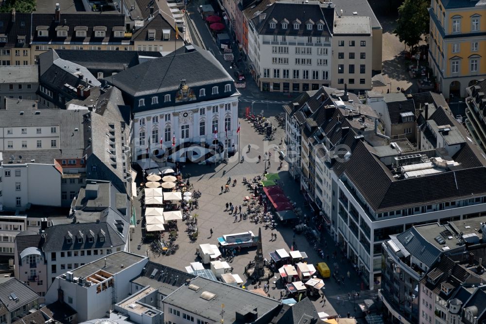 Luftbild Bonn - Verkaufs- und Imbissstände und Handelsbuden auf dem Markt in Bonn im Bundesland Nordrhein-Westfalen, Deutschland