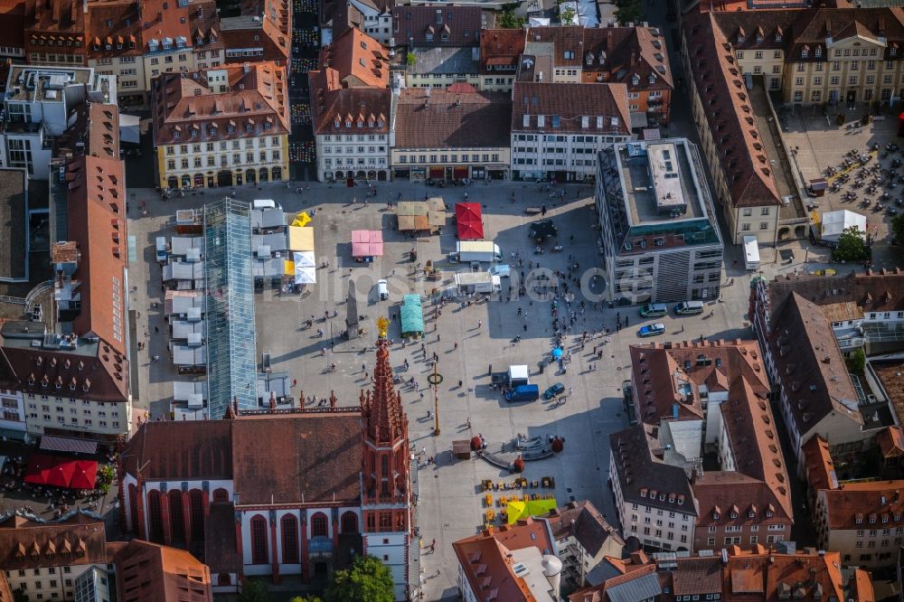 Luftbild Würzburg - Verkaufs- und Imbißstände und Handelsbuden am Marktplatz in Würzburg im Bundesland Bayern, Deutschland