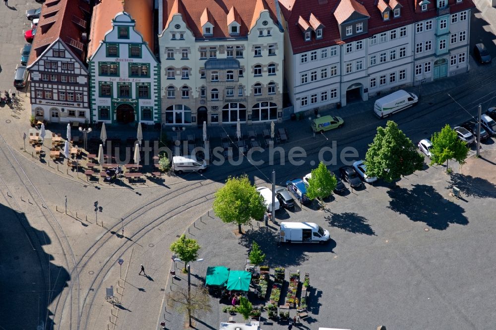 Luftbild Erfurt - Verkaufsstände und Handelsbuden auf dem Domplatz in Erfurt im Bundesland Thüringen, Deutschland