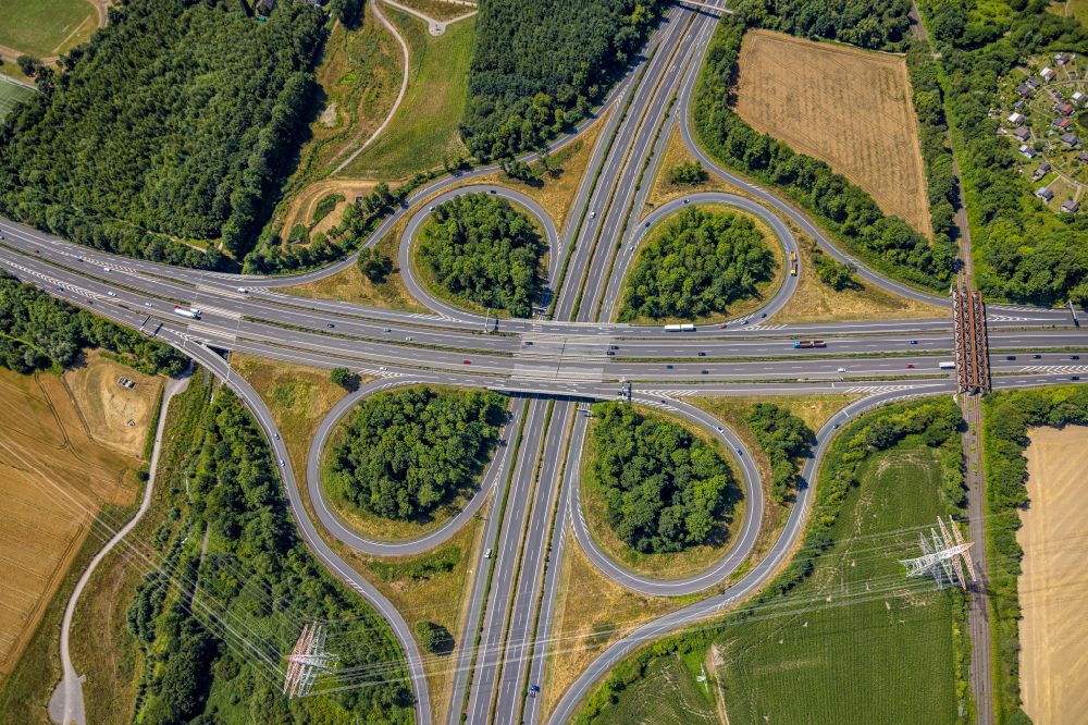 Luftbild Dortmund - Verkehrsführung am Autobahnkreuz der BAB A45 Dortmund-Hafen im Ortsteil Rahm in Dortmund im Bundesland Nordrhein-Westfalen, Deutschland